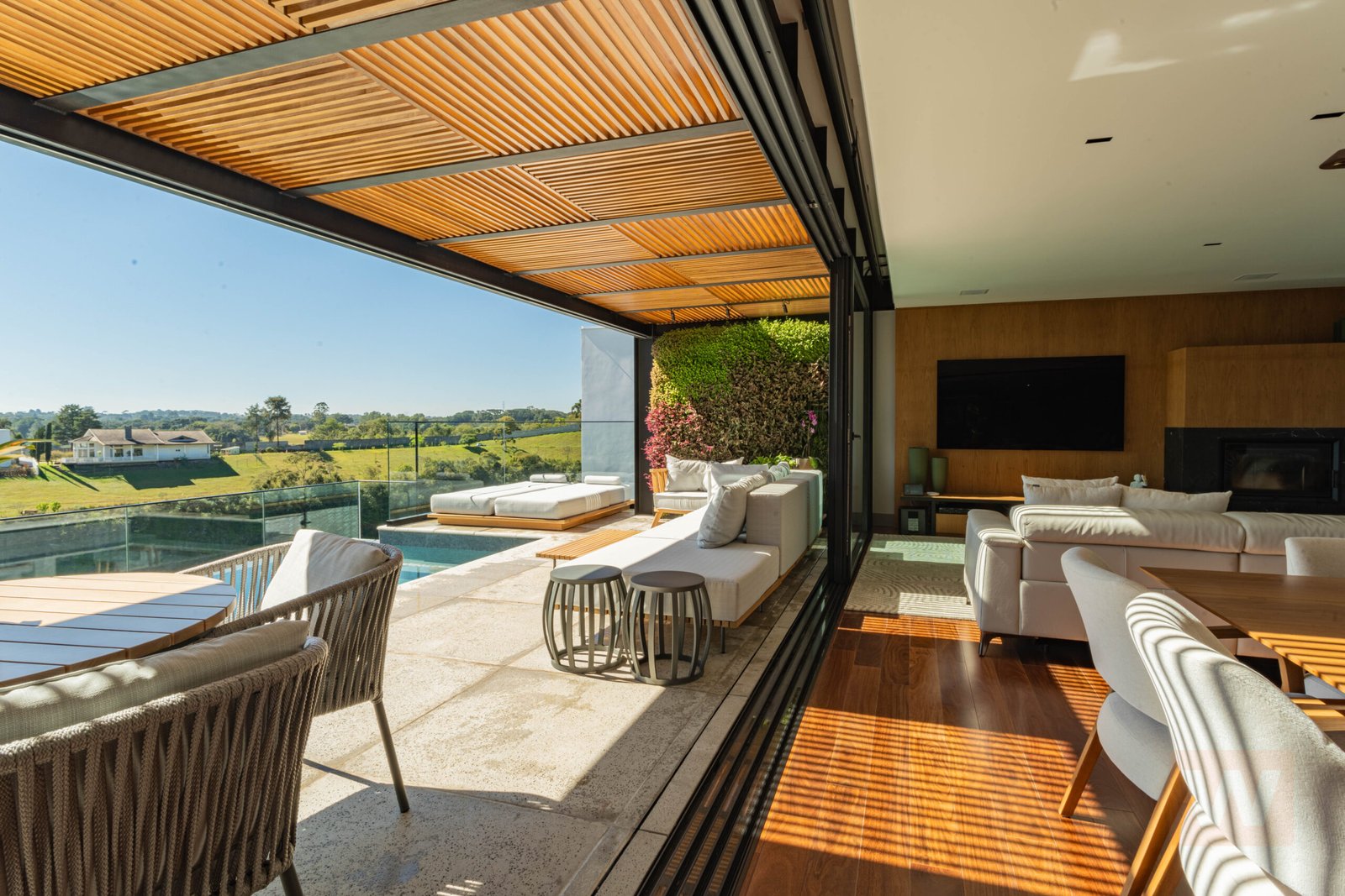 Luxo e conforto na residência dos sonhos no Paraná